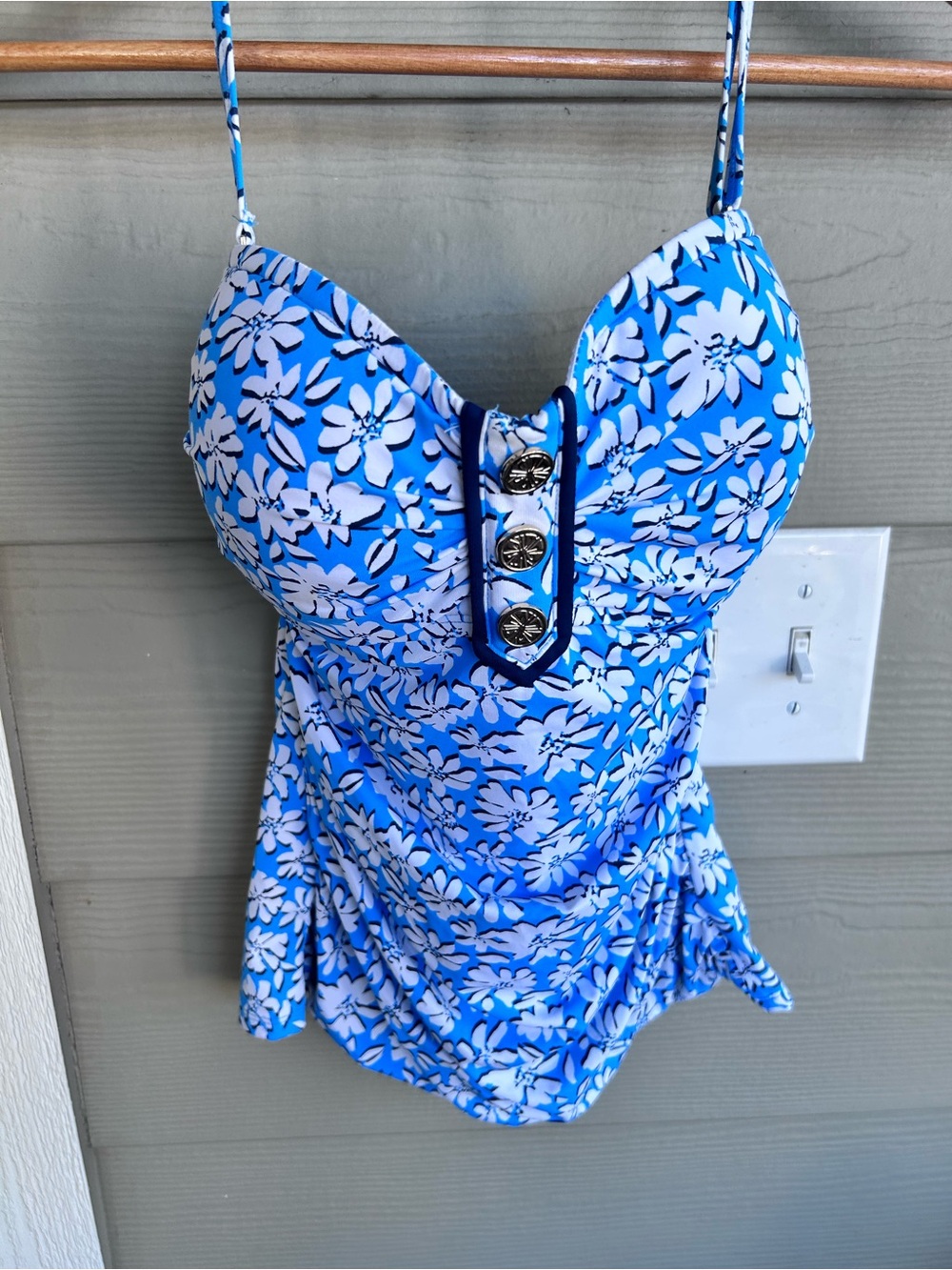 Lilly Pulitzer criston Rankin’s top lunar blue palm beach petals sz 6